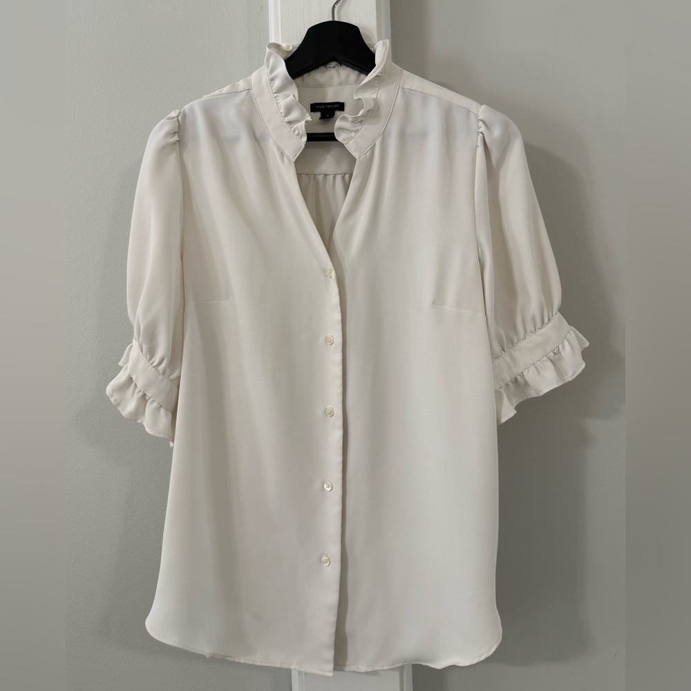 Ann Taylor Ivory Ruffle Collar Short Sleeve Blouse, M